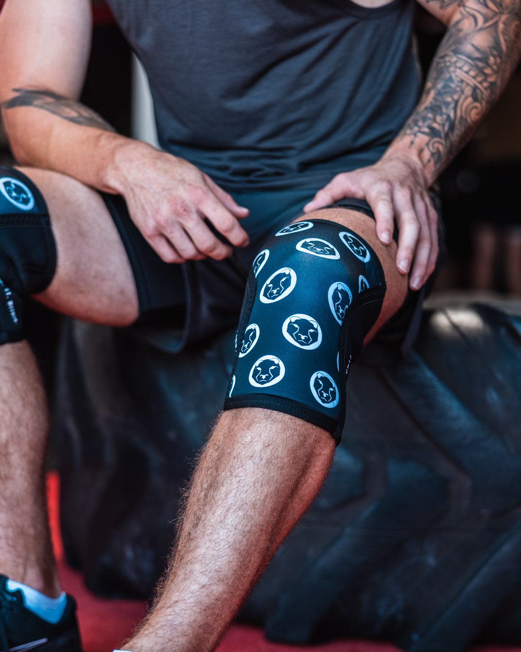 V1 7mm neoprene Mammal print knee compression sleeves for weightlifting – Mammal Strength